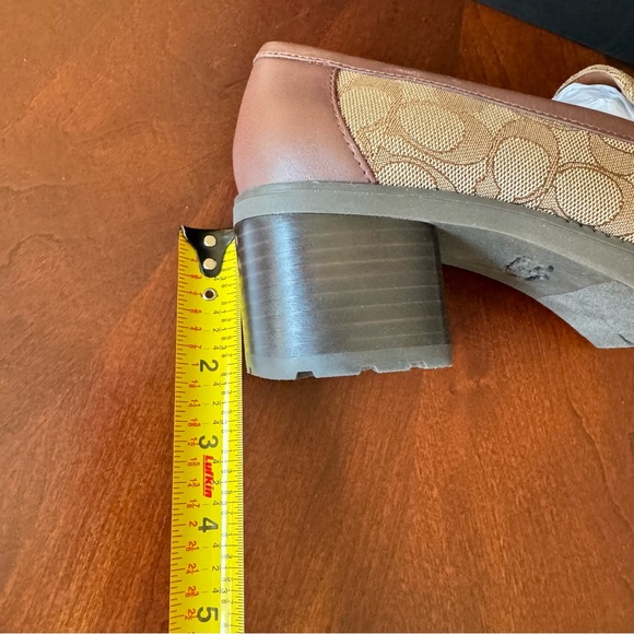 COACH Colleen Loafer In Signature
Jacquard size 9. - Picture 7 of 12